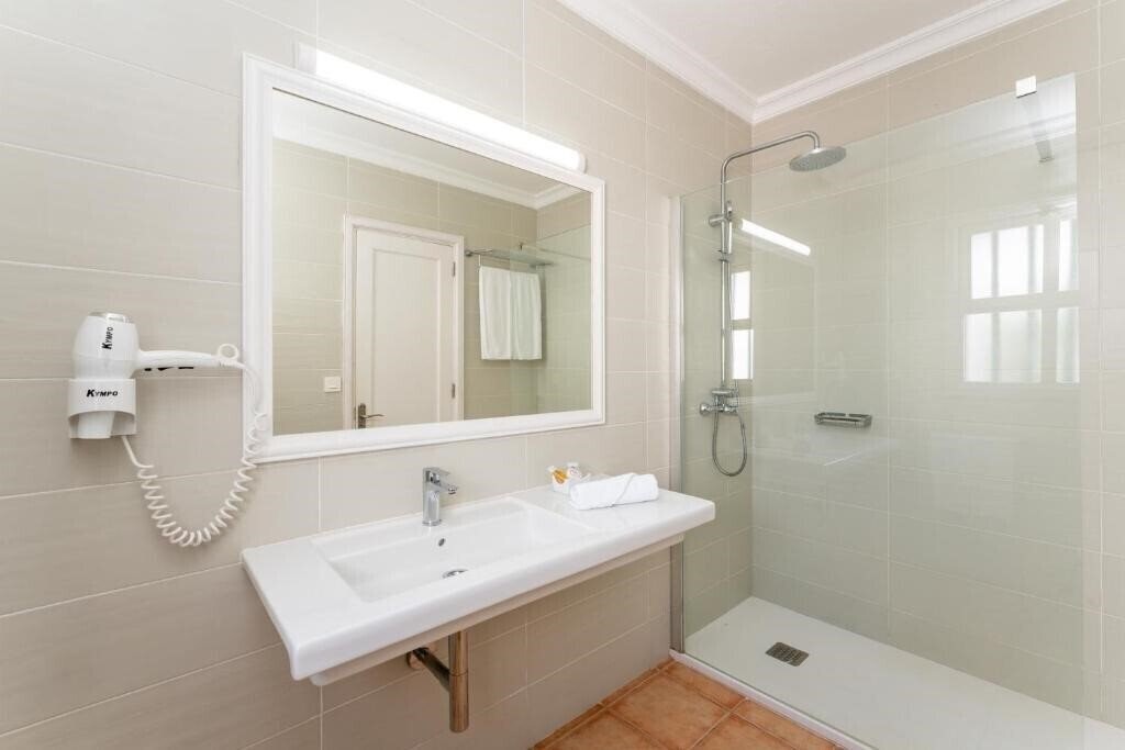 Фотографія Apartamentos Livvo Las Gaviotas (ex. The Las Gaviotas) 3*