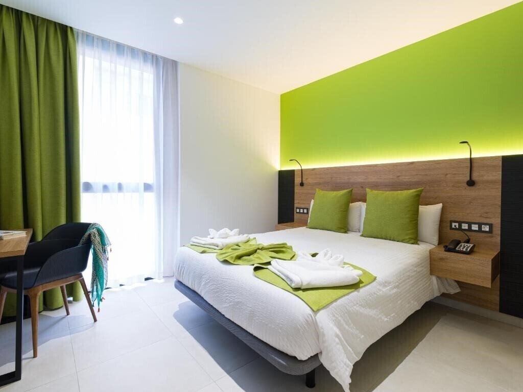 Изображение Mg Poniente 3*