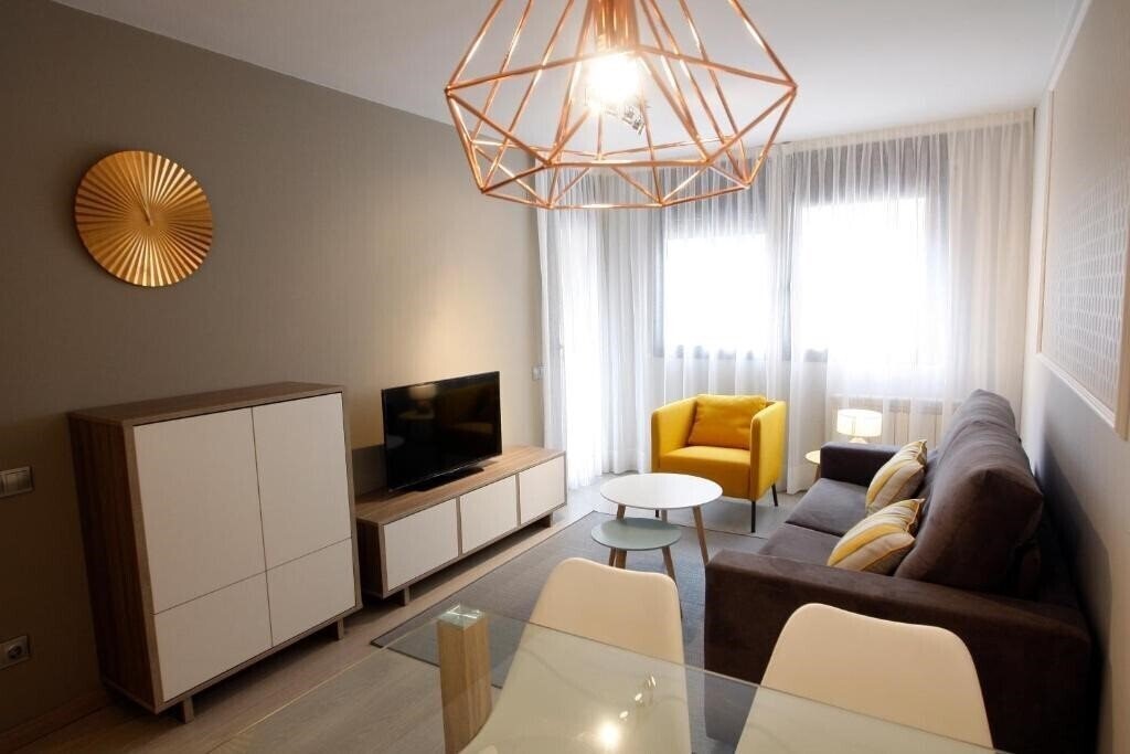 Готель Apartamentos Real Lleida 3*