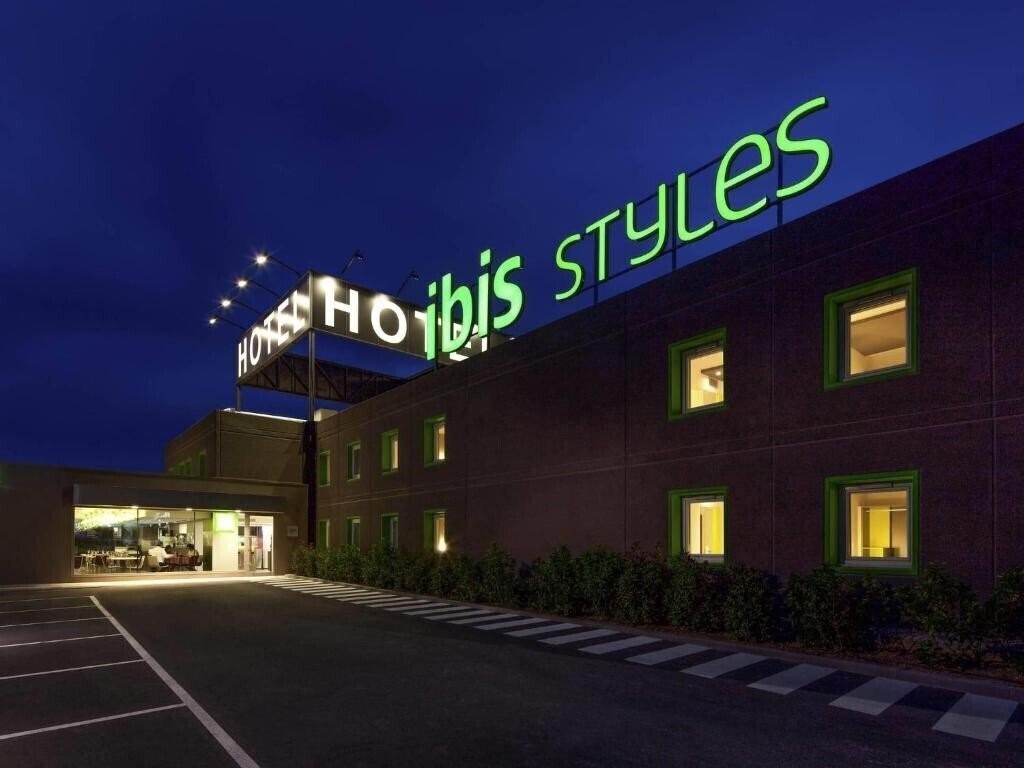 Готель Ibis Styles Lleida Torrefarrera 2*