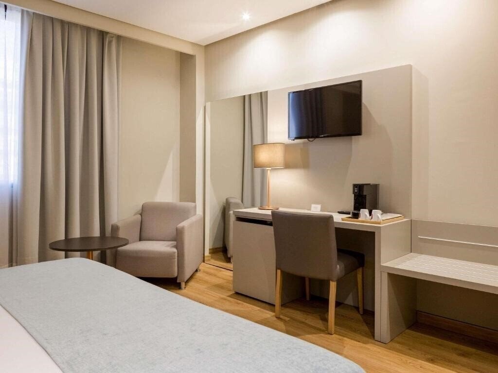 Фото Mercure Carlton Rioja 4*