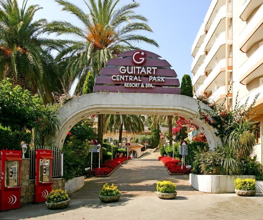 Готель Guitart Central Park Aqua Resort Aparthotel 3*