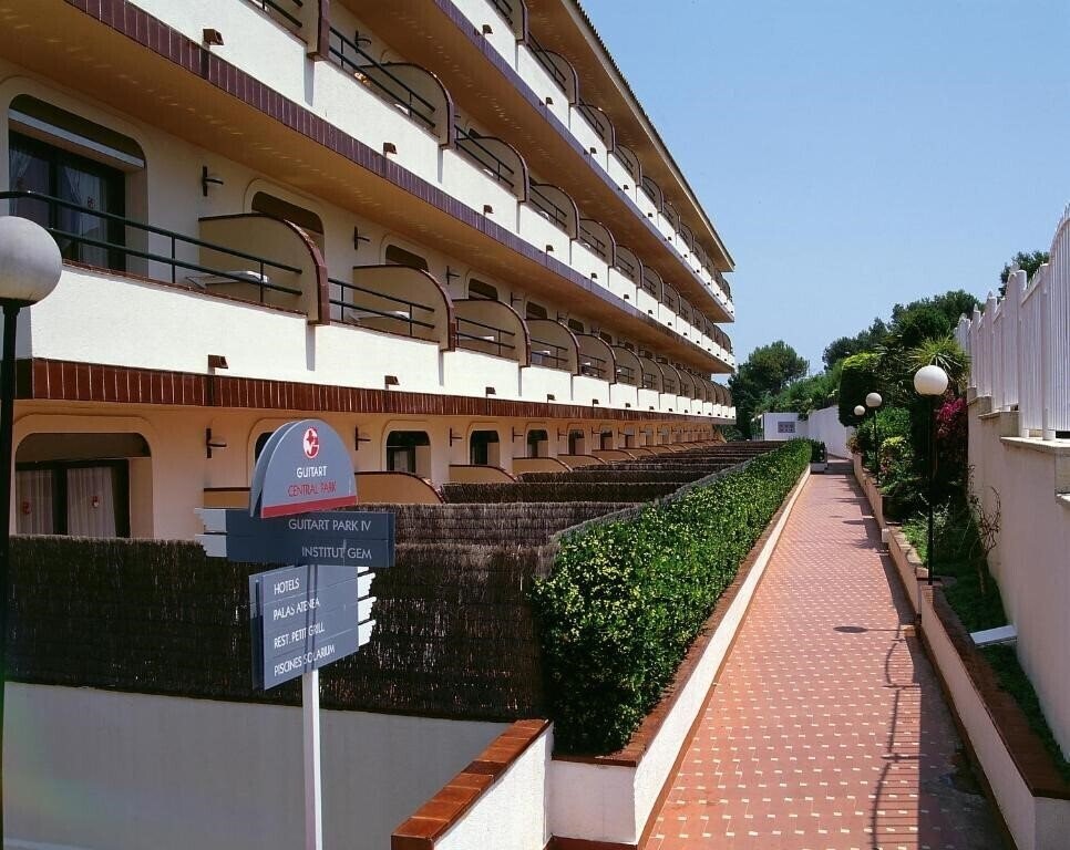 Отель Apartamentos Guitart 3*
