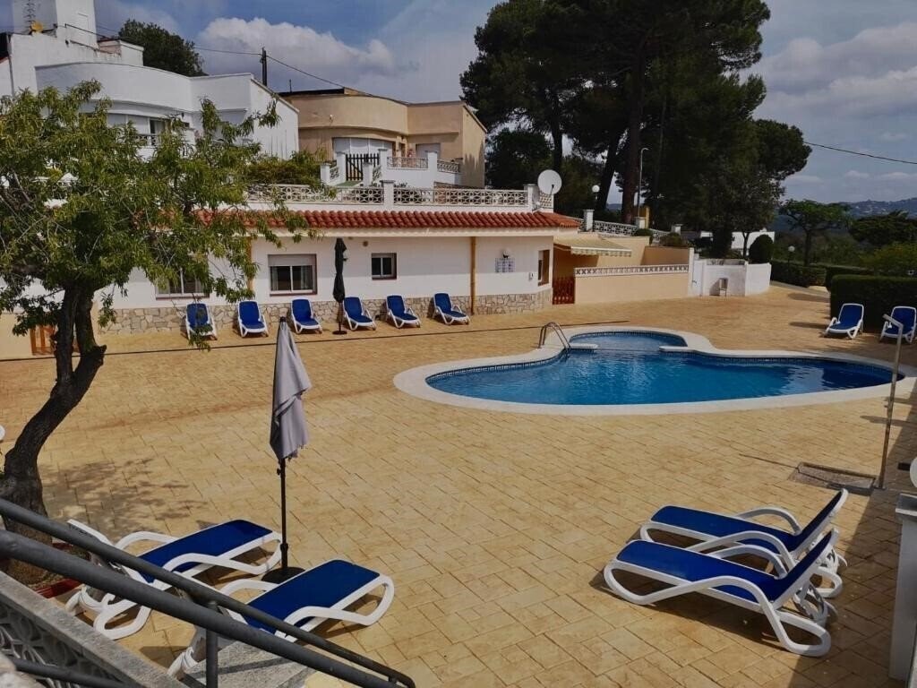 Готель Apartamentos Famara 2*