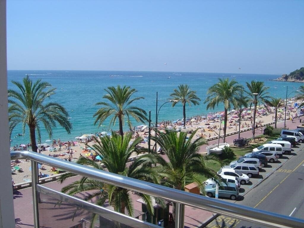 Отель Apartaments Tropic 3*