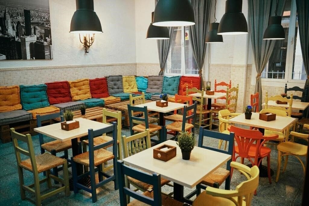 Картинка Loft Hostal 3*