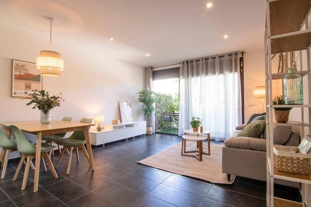 Картинка Seahomes Vacations - Acacias Beach & Chic 4*