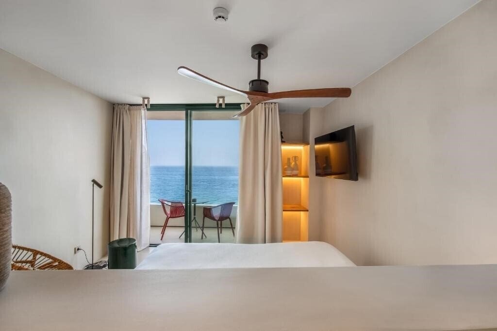 Фотографія Suites by Miramar 4*