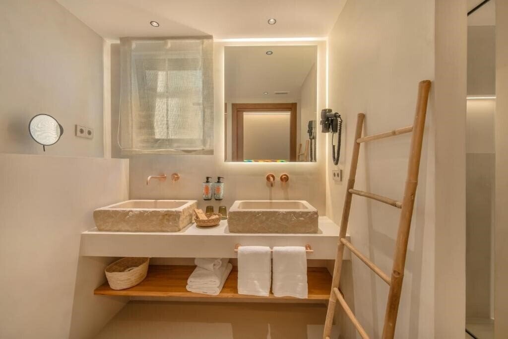 Зображення Suites by Miramar 4*
