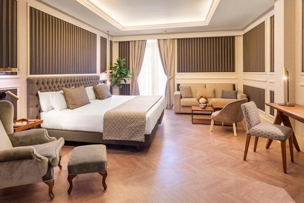 Готель Catalonia Las Cortes 4*