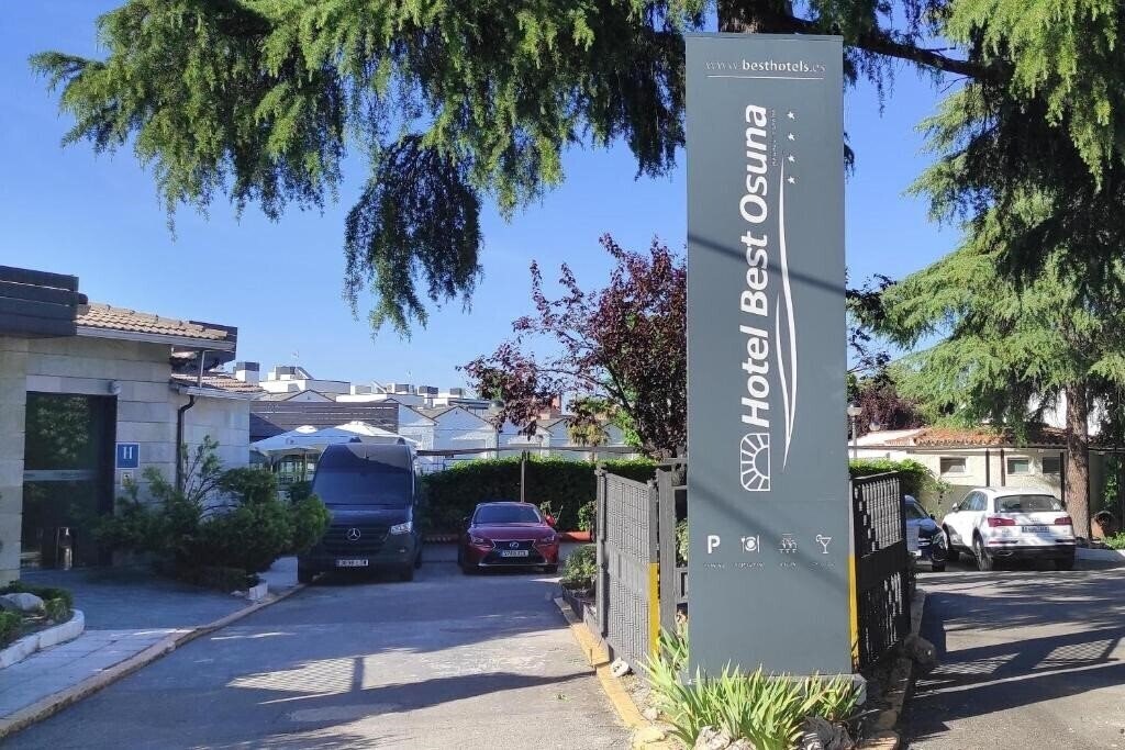 Готель Osuna 4*