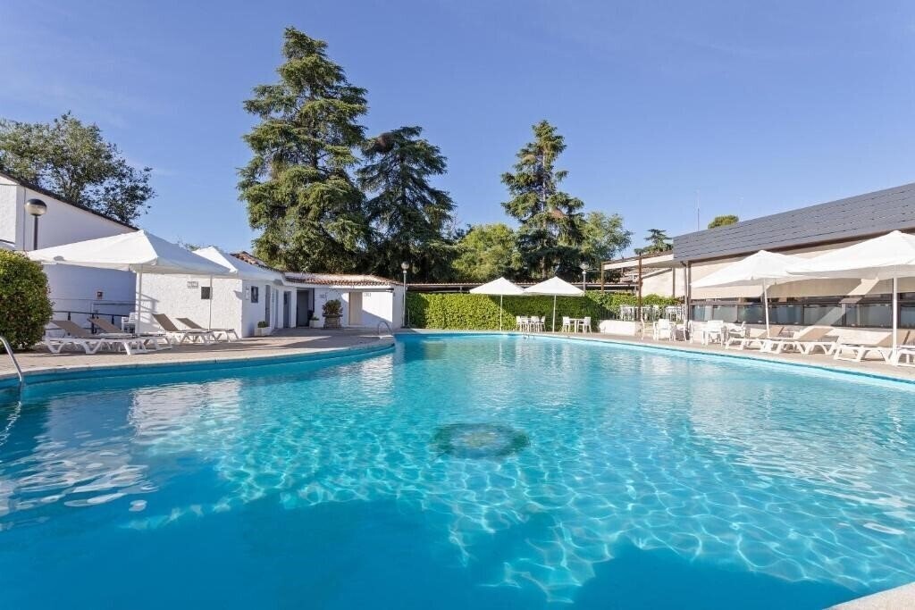 Готель Best Osuna Madrid Feria 4*