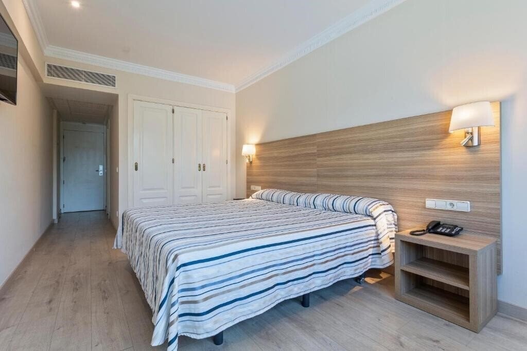 Зображення Best Osuna Madrid Feria 4*