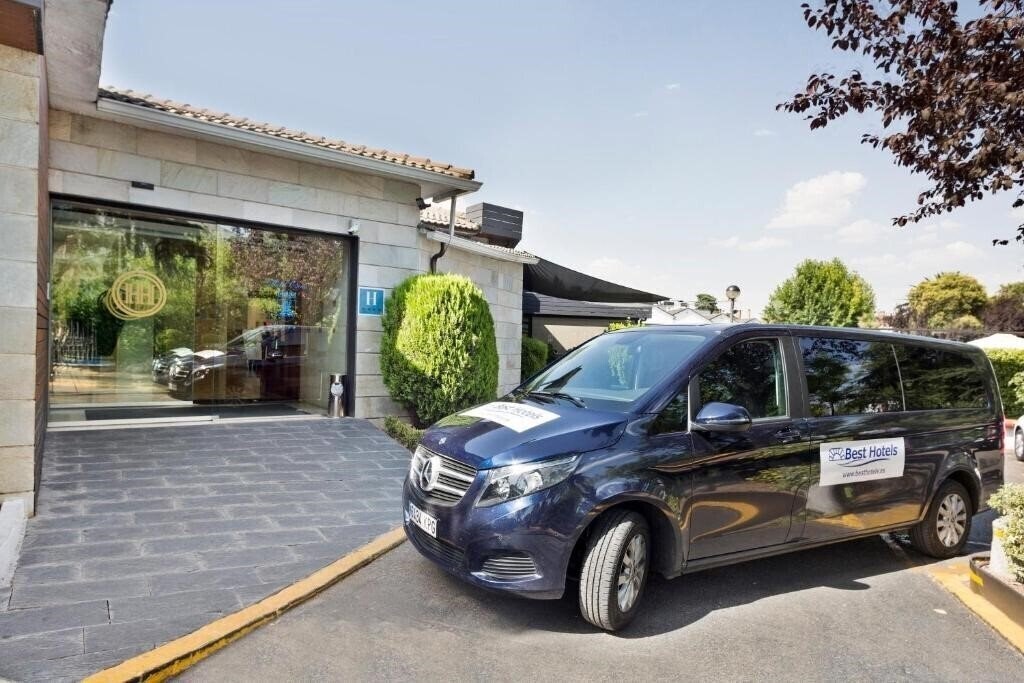Картинка Best Osuna Madrid Feria 4*