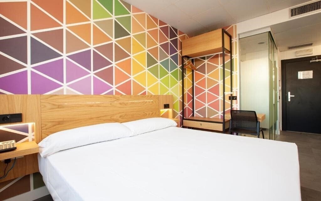 Готель Vertice Roomspace Madrid 3*
