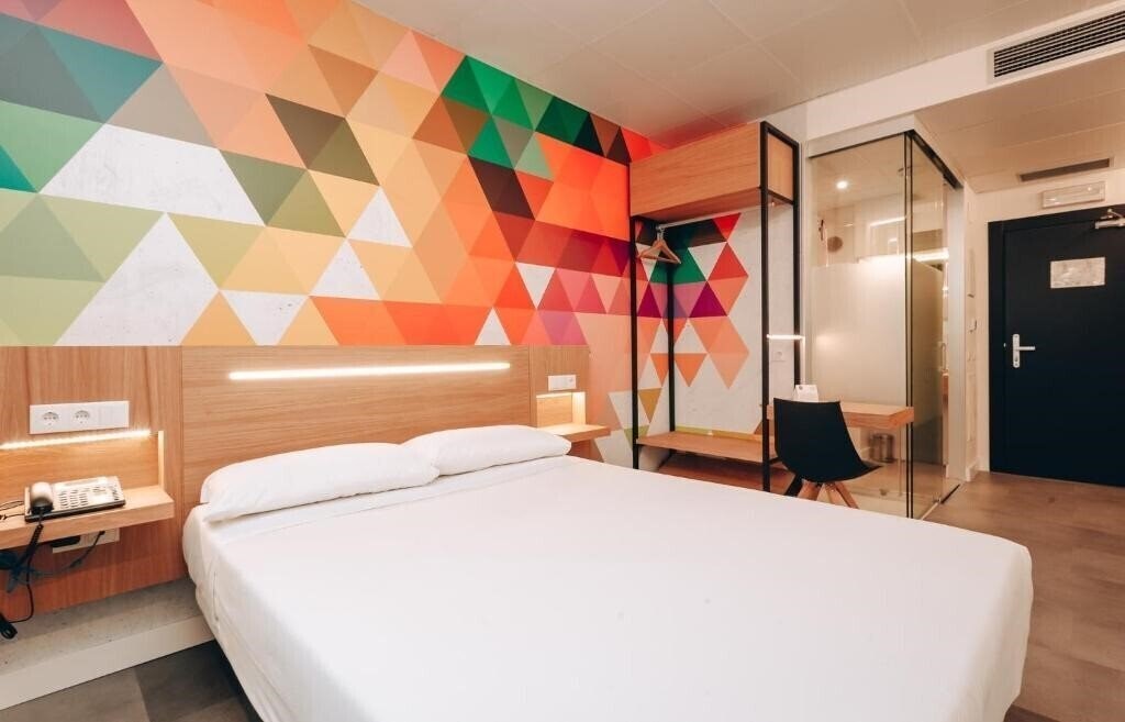 Готель Vertice Roomspace Madrid 3*