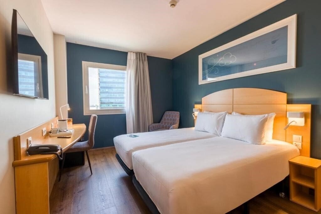 Фото Travelodge Madrid Alcala De Henares (ex. Campanile Madrid Alcala De Henares) 3*