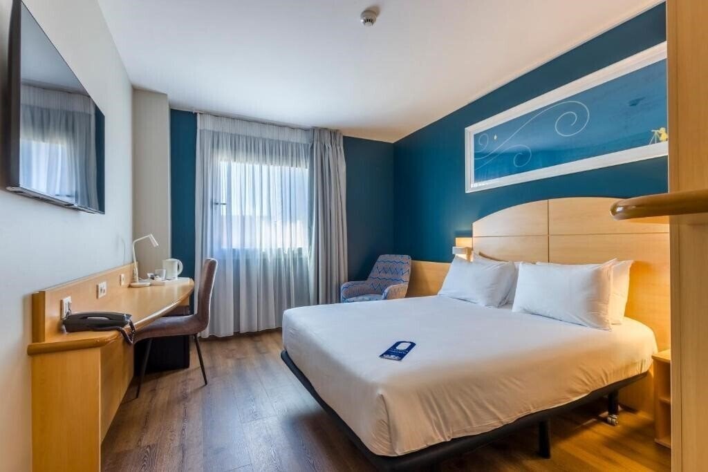 Фото Travelodge Madrid Alcala De Henares 3*