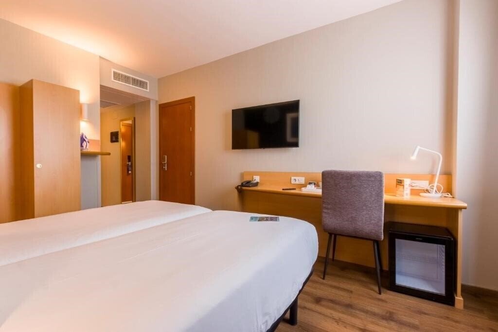 Изображение Travelodge Madrid Alcala De Henares (ex. Campanile Madrid Alcala De Henares) 3*