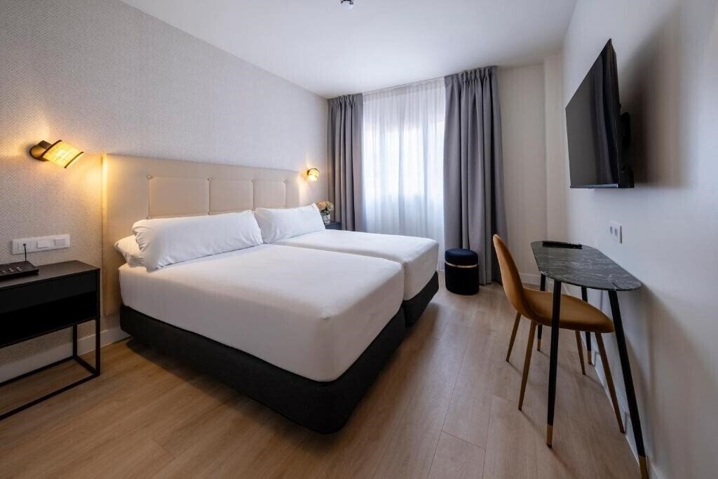 Отель Cisneros 3*