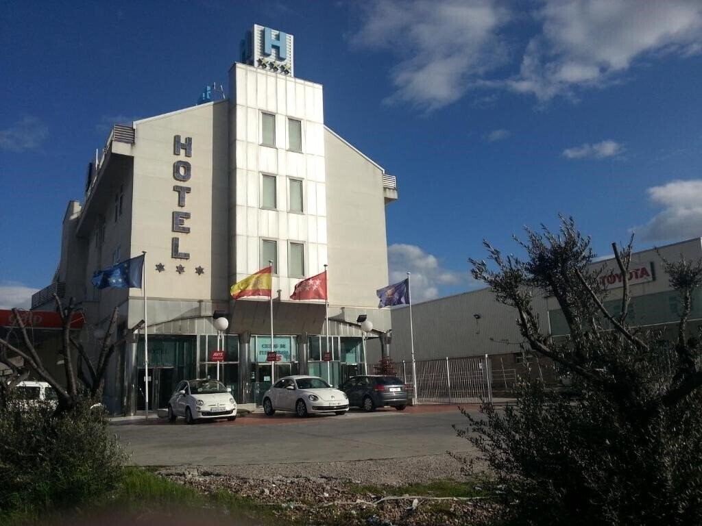 Отель Ciudad De Fuenlabrada 3*