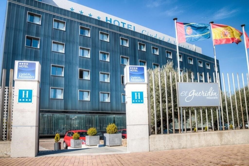 Отель Ciudad De Mostoles 4*
