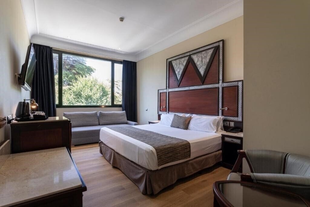 Фото Petit Palace Arturo Soria 4*