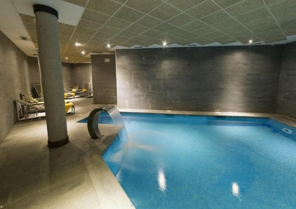 Готель Isla De La Garena 4*