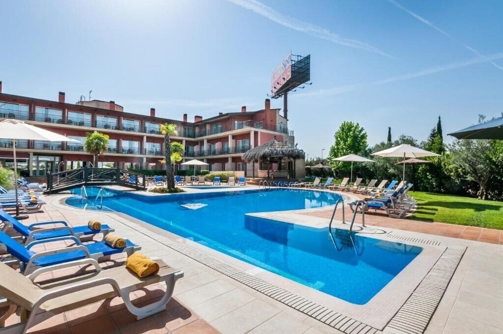 Готель Isla De La Garena 4*