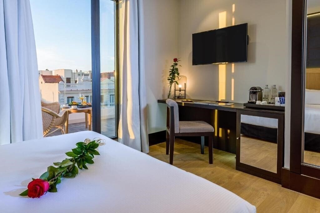 Фотографія H10 Puerta de Alcala 4*