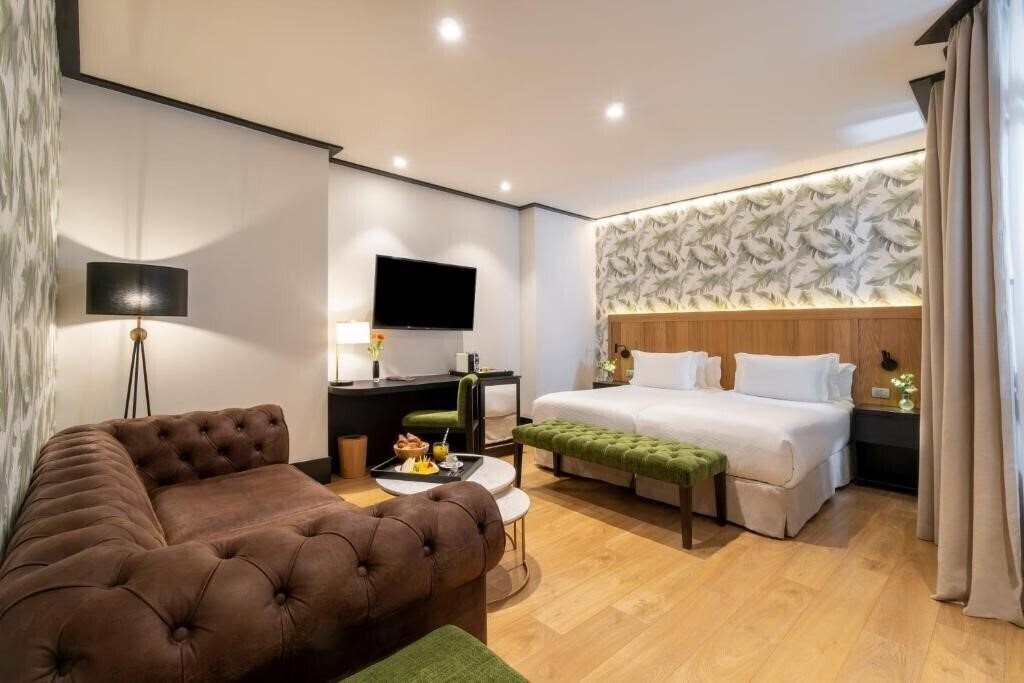 Изображение H10 Puerta de Alcala 4*