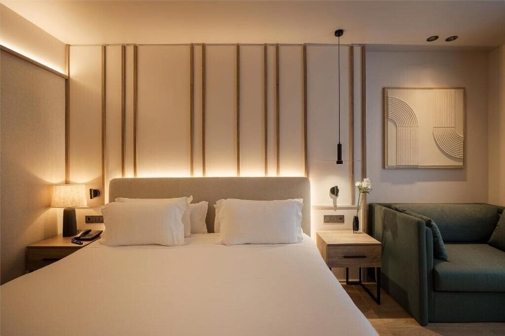 Картинка H10 Puerta de Alcala 4*