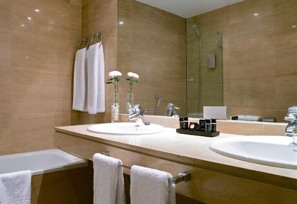 Фотографія Splendom Suites Madrid 4*