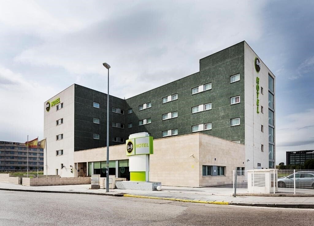 Отель B&B Hotel Madrid Aeropuerto T1 T2 T3 3*