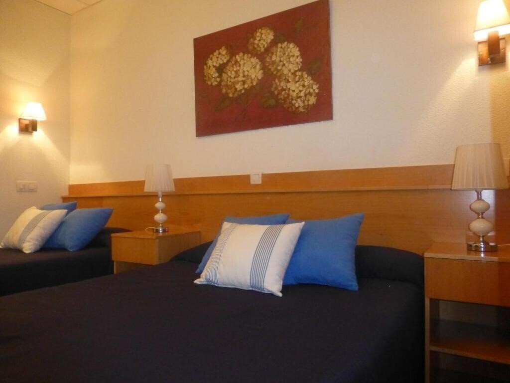 Отель Hostal El Val 3*