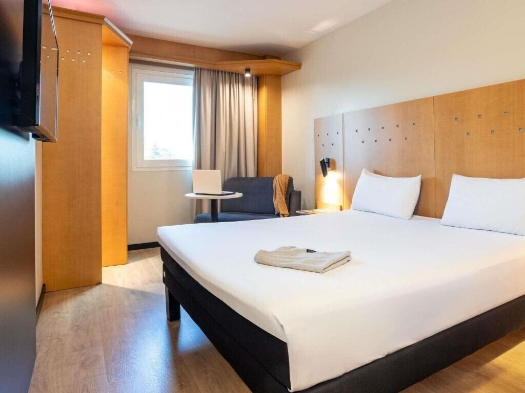 Фото Ibis Madrid Alcala De Henares La Garena 3*