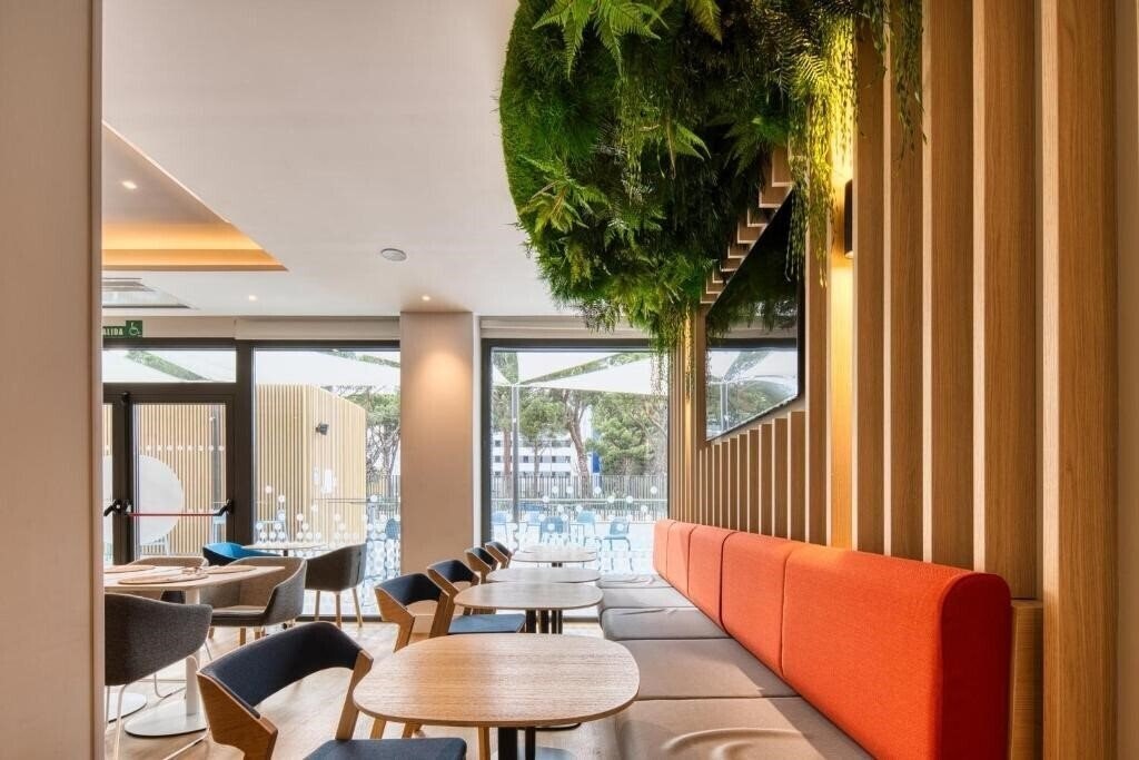 Изображение Holiday Inn Express Madrid-Airport 3*