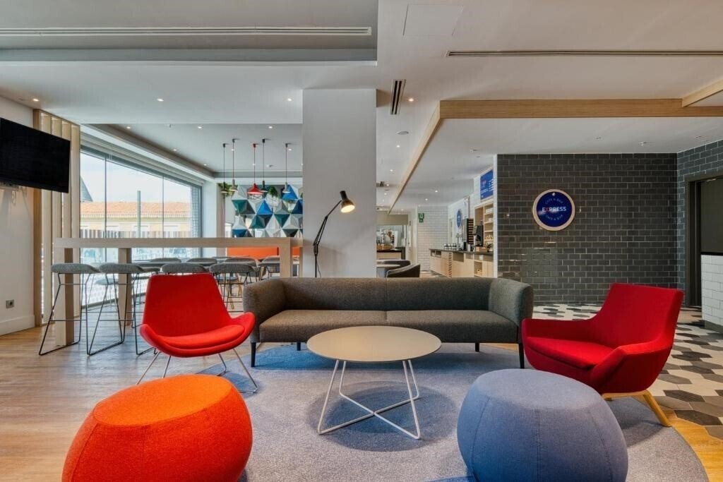 Картинка Holiday Inn Express Madrid-Airport 3*