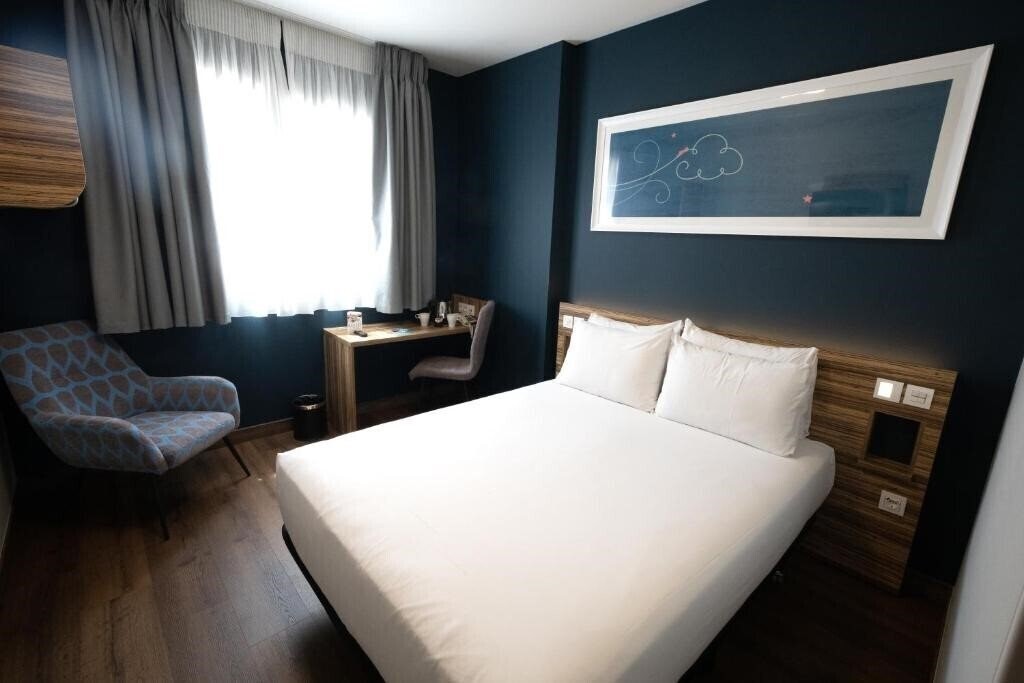 Отель Travelodge Madrid Alcala 1*
