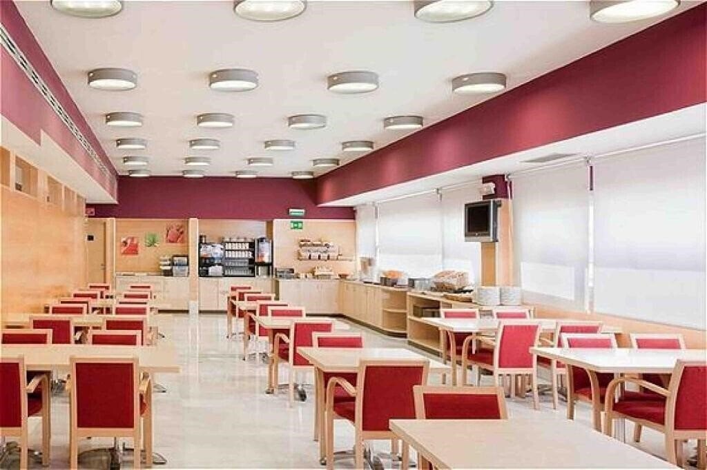 Отель Holiday Inn Express Madrid - Alcobendas 3*