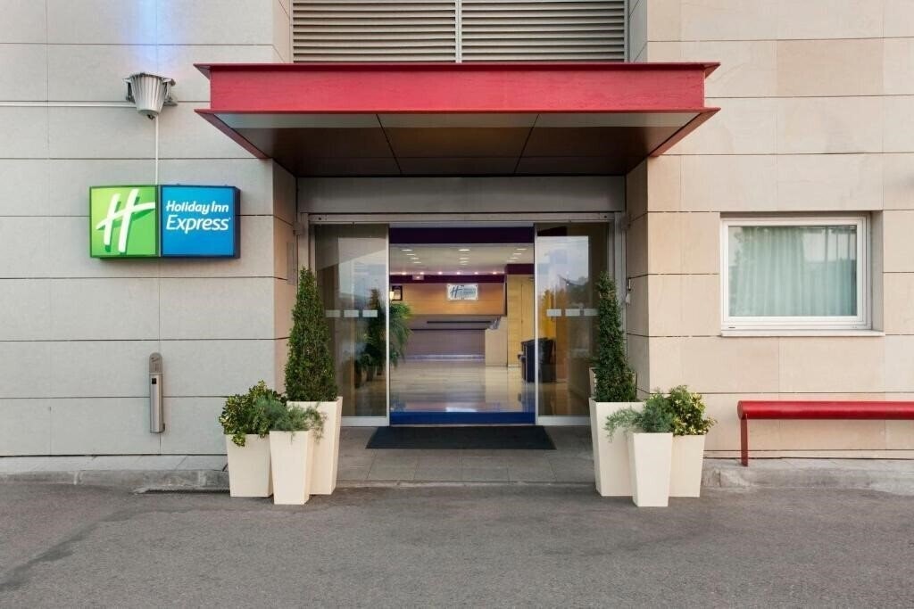 Отель Holiday Inn Express Madrid - Alcorcon 3*
