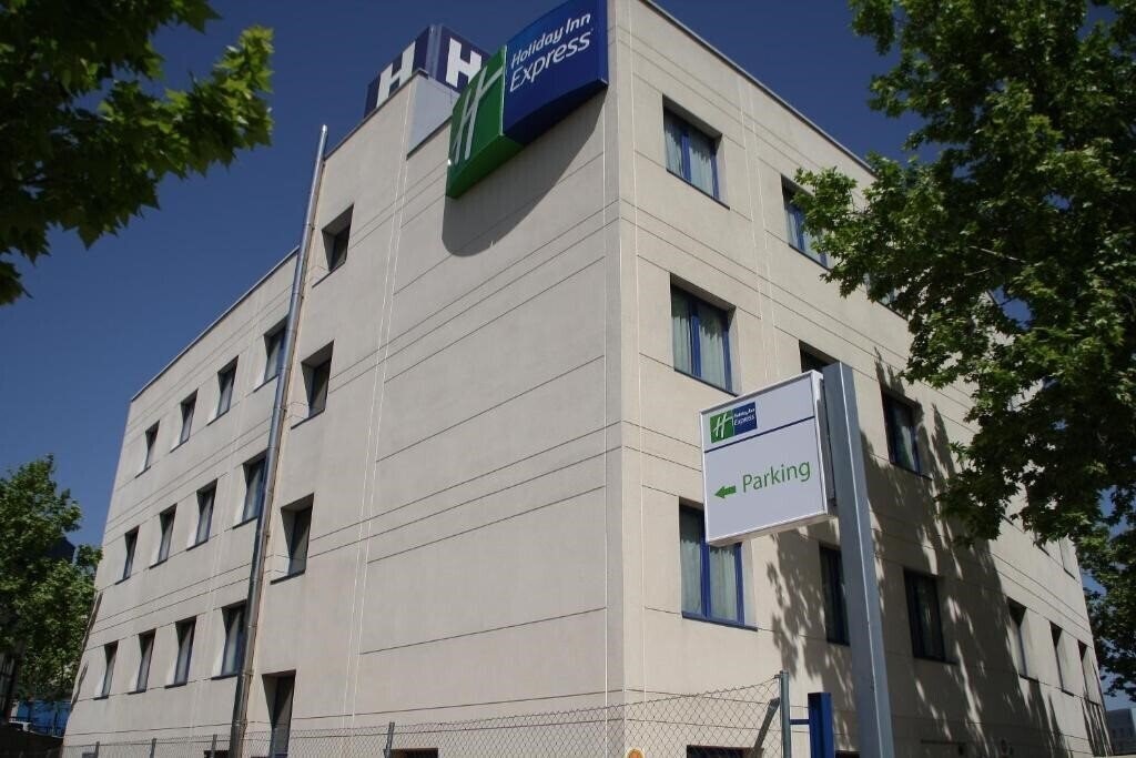 Готель Holiday Inn Exp Madrid San Sebastian de los Reyes 2*