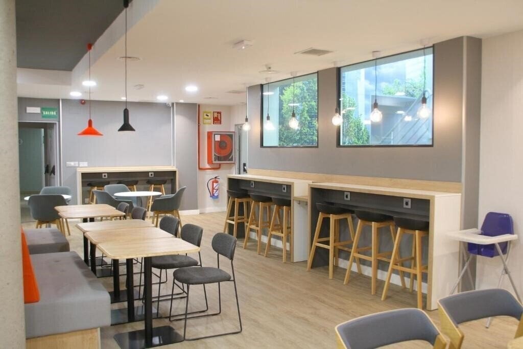 Фотографія Holiday Inn Exp Madrid San Sebastian de los Reyes 2*