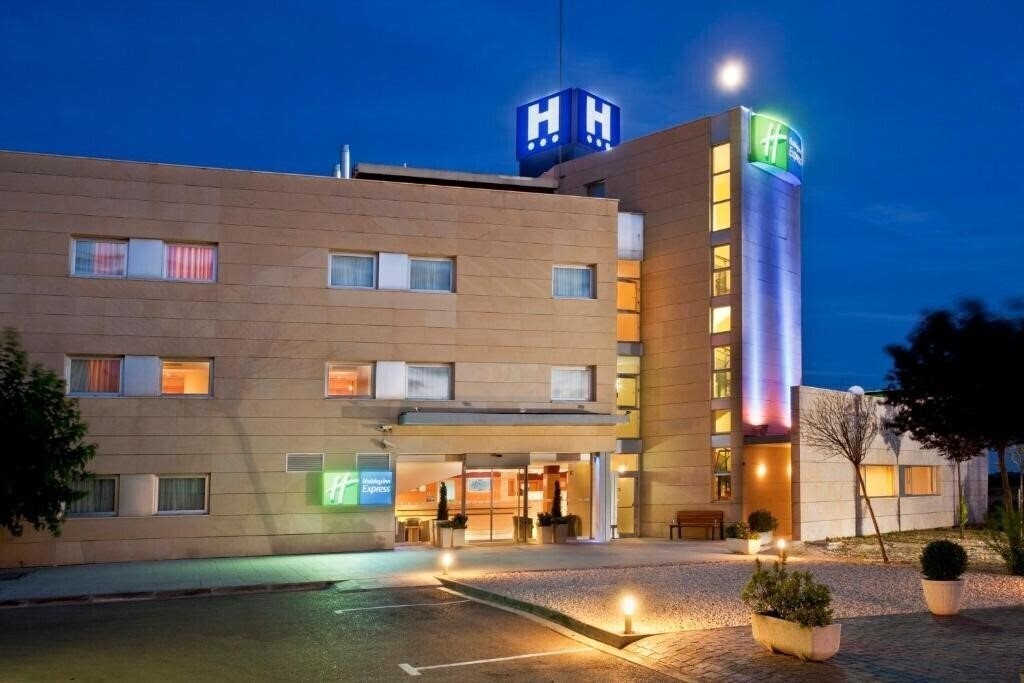 Готель Holiday Inn Express Madrid Rivas 3*