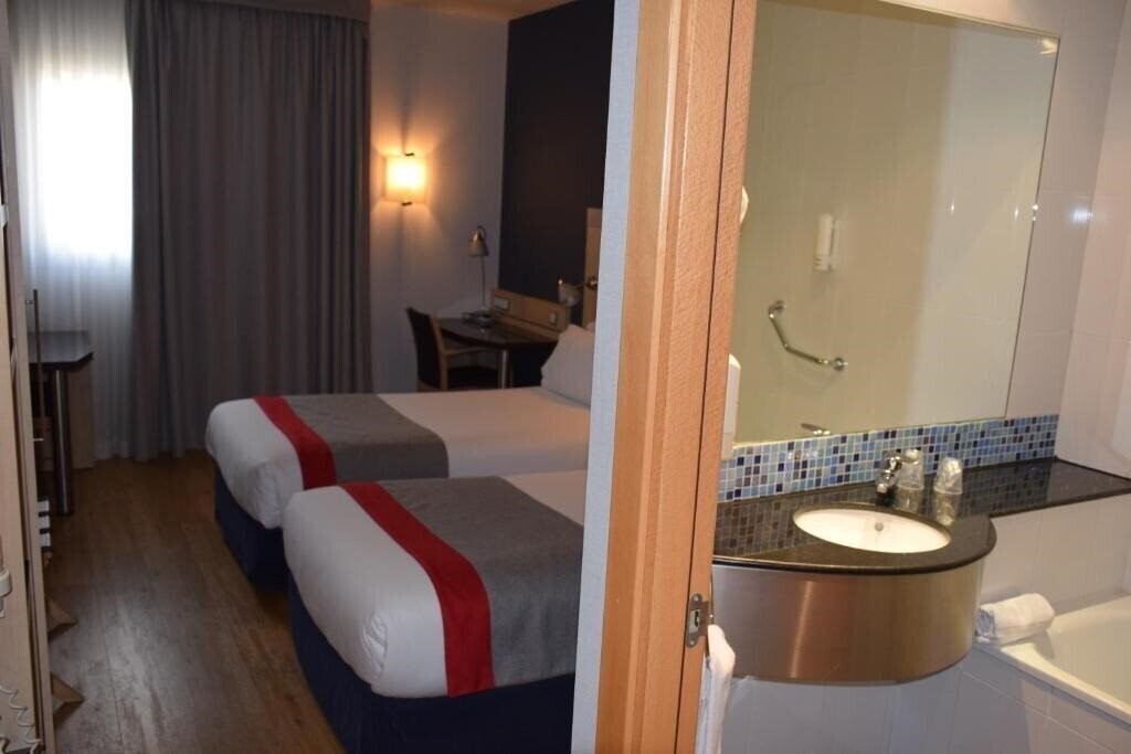 Фотографія Holiday Inn Express Madrid Rivas 3*