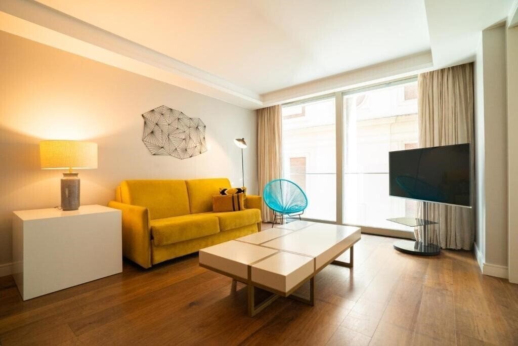Готель Gran Via Capital 4*