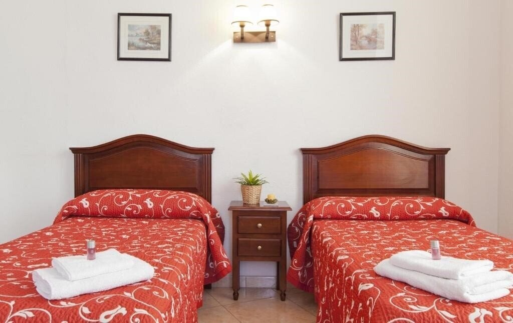 Фотографія Hostal Condestable 2*