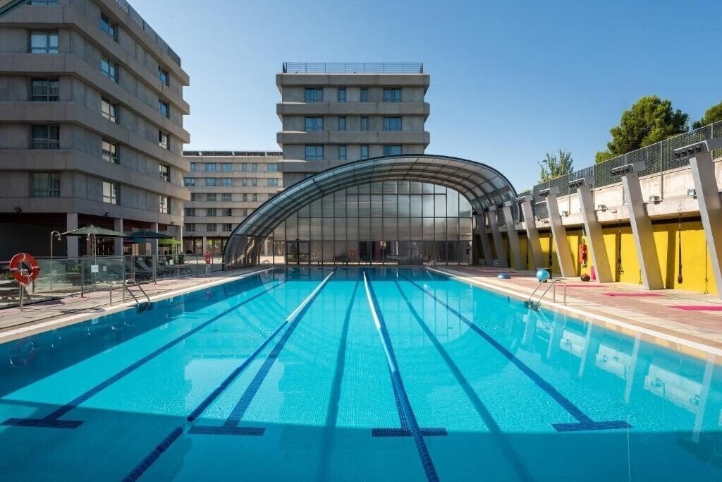 Фотографія Tryp Madrid Airport Suites 2*