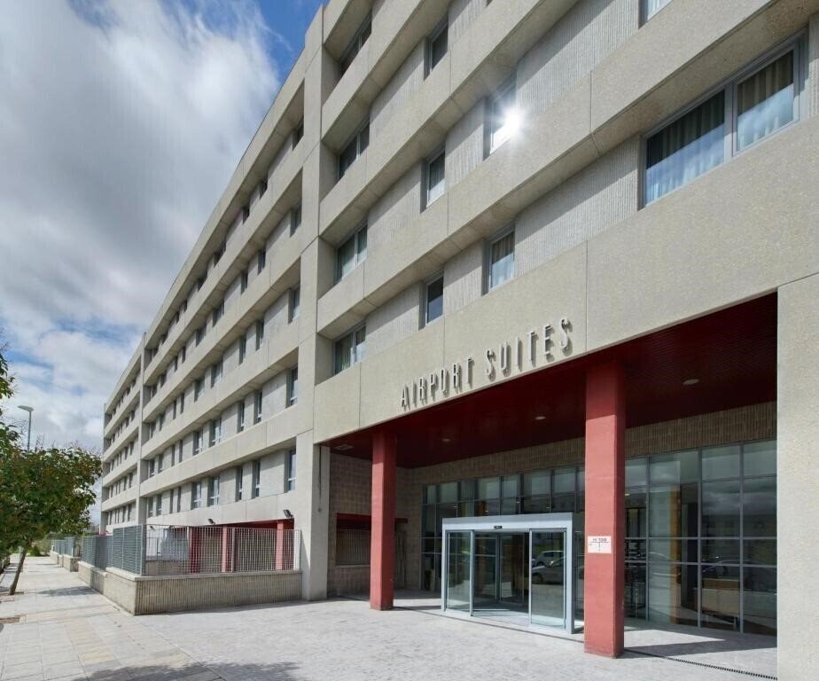 Фото Madrid Airport Suites Affiliated by Melia 2*