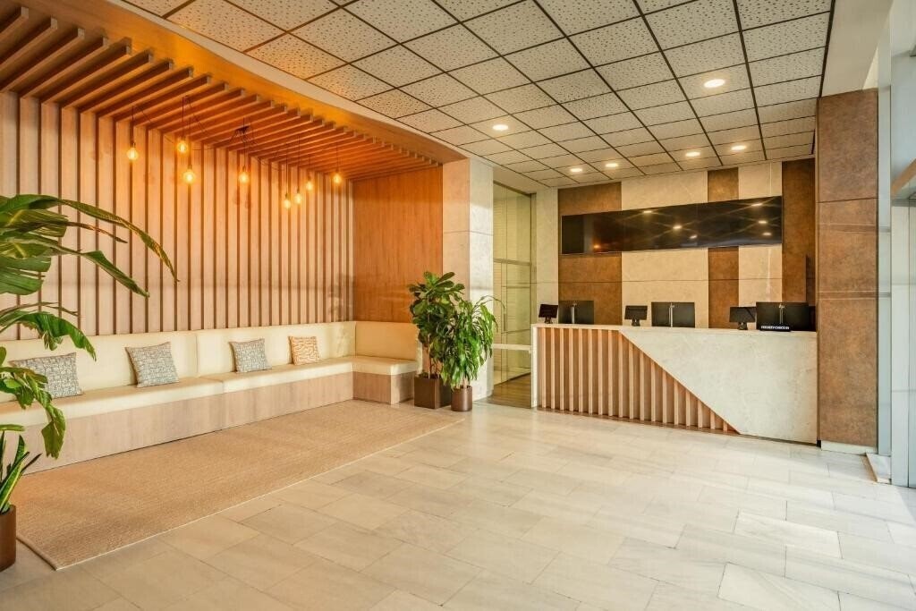 Фотография Madrid Airport Suites Affiliated by Melia 2*